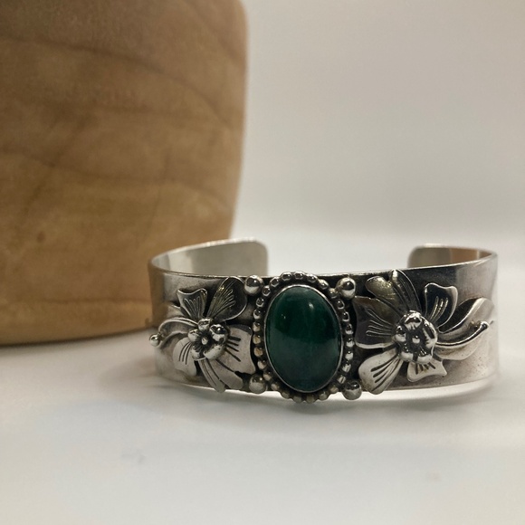 MalachiteSigned Les Baker Southwest /Navajo Style Sterling Bracelet Cuff